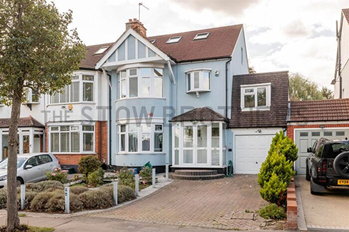 6 Bedroom House To Rent In Warren Road, Wanstead, E11