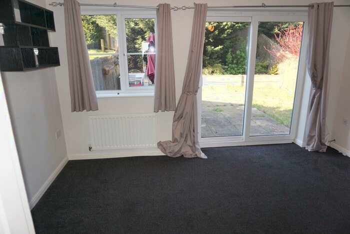 3 Bedroom Semi-Detached House To Rent In Wentworth Crescent, Bradford, BD4