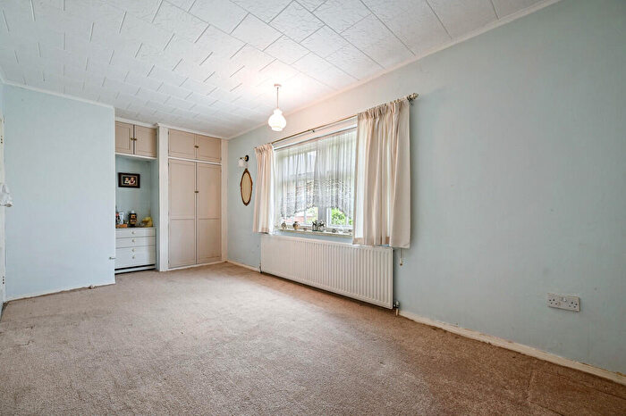2 Bedroom End Of Terrace House For Sale In Carmelite Close, Harrow, HA3