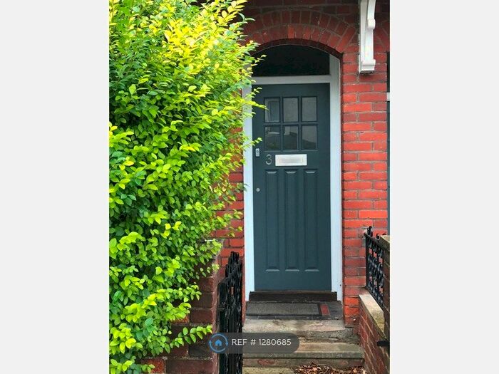 2 Bedroom Semi-Detached House To Rent In Kingcroft Road, Harpenden AL5