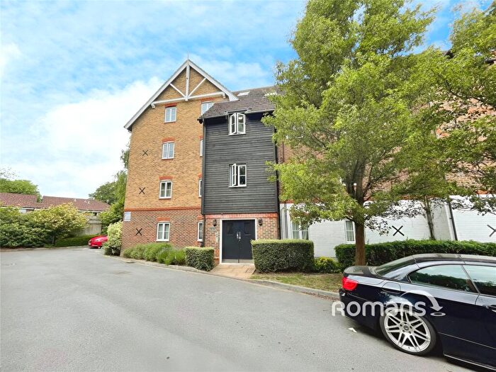 1 Bedroom Flat To Rent In Fryers Lane, High Wycombe, Buckinghamshire, HP12