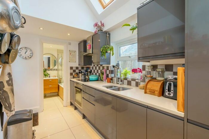 2 Bedroom End Of Terrace House For Sale In Victoria Road, Chichester, PO19