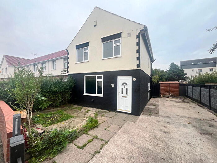 3 Bedroom Semi-Detached House To Rent In Shaw Road, Edlington, DN12