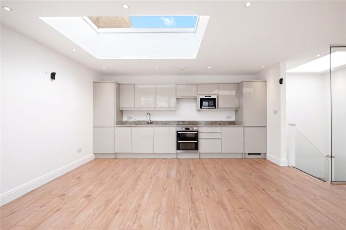 2 Bedroom End Terrace House For Sale In Upper Tooting Park, London, SW17