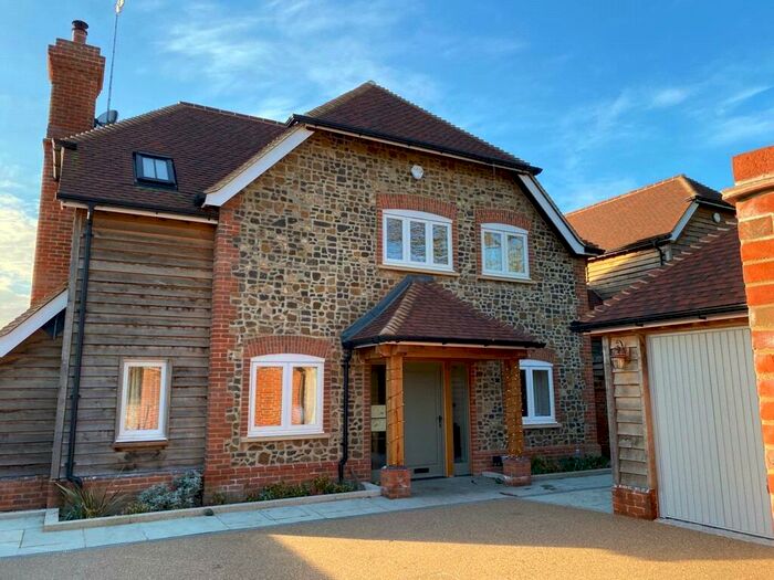 4 Bedroom Detached House To Rent In East Bridge Close, Tilford, Surrey, GU10