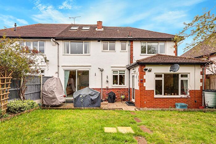 4 Bedroom Semi-Detached House For Sale In Farley Road, South Croydon, CR2