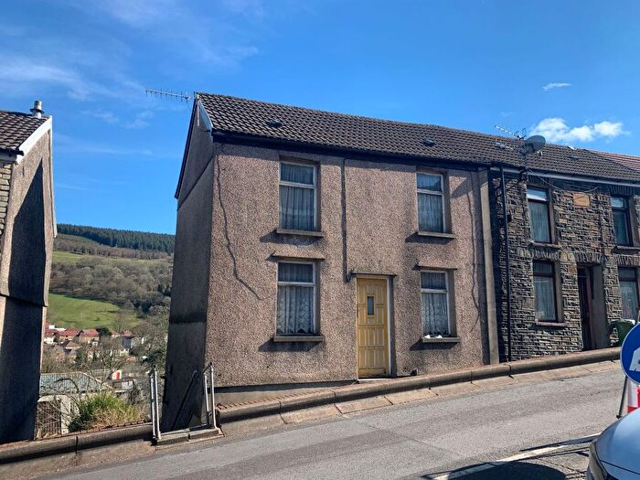 2 Bedroom End Of Terrace House For Sale In High Street, Mountain Ash, Mid Glamorgan, CF45