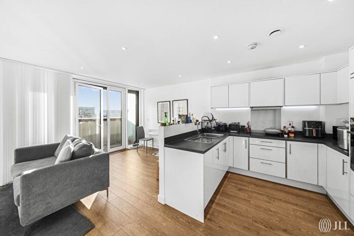 1 Bedroom Apartment For Sale In Pavilions Court, Cooks Road, London, E15