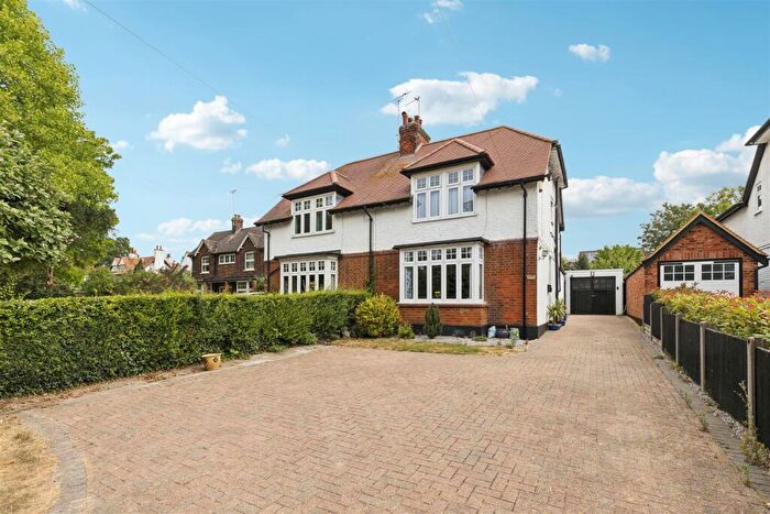 3 Bedroom Semi-Detached House For Sale In Green Lane, Letchworth Garden City, SG6