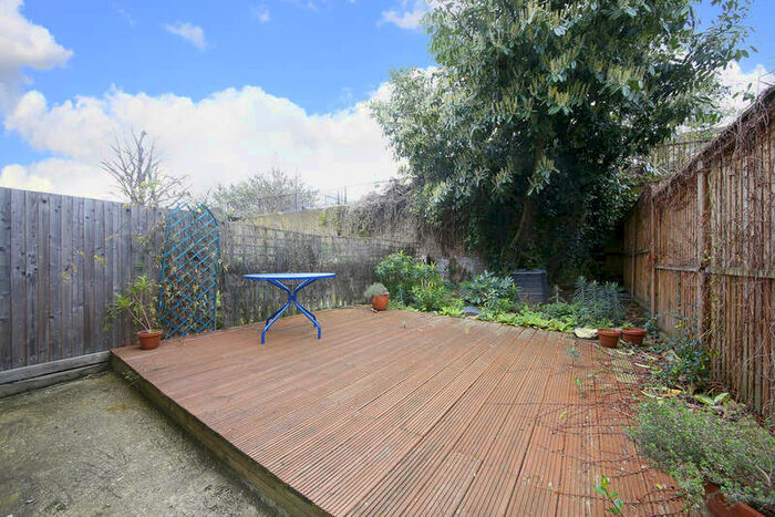 1 Bedroom Flat To Rent In Graces Road, Camberwell. SE5