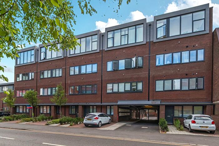 1 Bedroom Flat To Rent In Chertsey Road, Woking, GU21