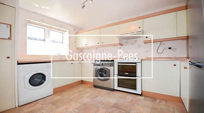 3 Bedroom Property To Rent In Timor Close, Basingstoke, RG24