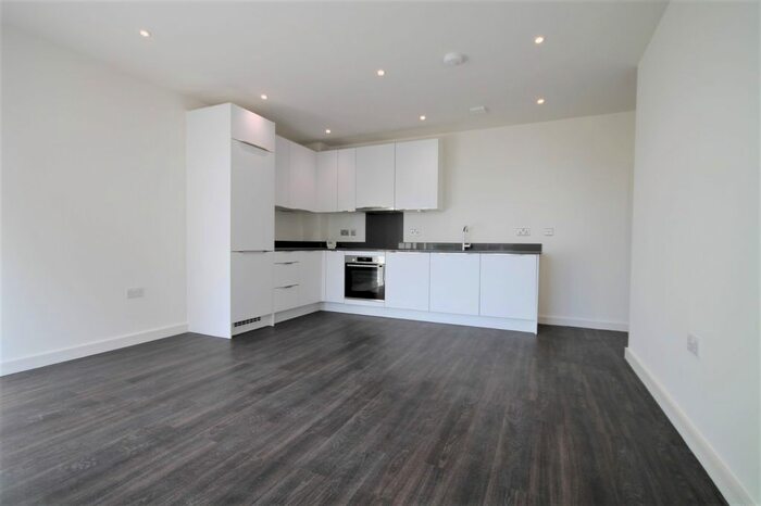 2 Bedroom Flat To Rent In High Street, Feltham, TW13