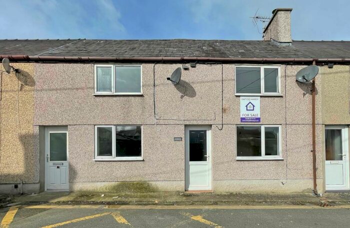 3 Bedroom Terraced House For Sale In New Street, Bethel, Caernarfon, LL55