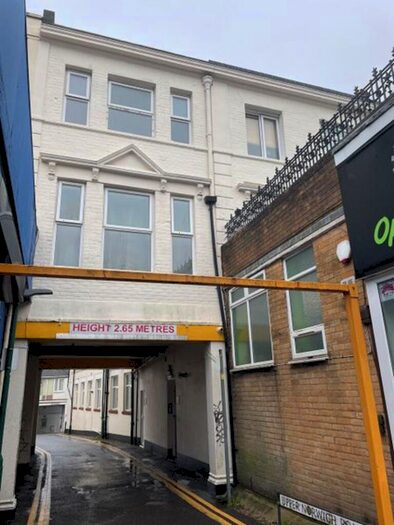 2 Bedroom Flat To Rent In Two Bedroom Flat - Town Centre - £., BH2