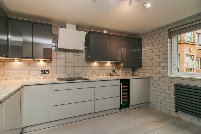 2 Bedroom Flat To Rent In Dicksonfield, Edinburgh, Midlothian, EH7