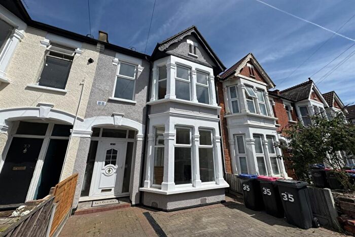 3 Bedroom Terraced House To Rent In Central Avenue, Southend On Sea, SS2