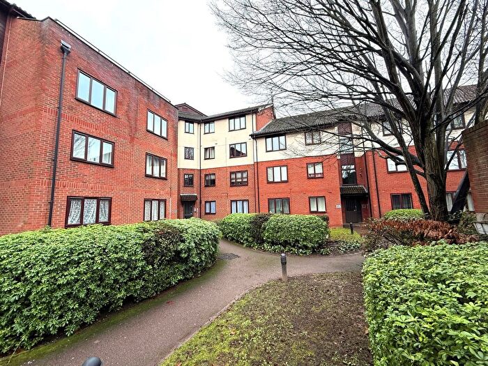 1 Bedroom Flat To Rent In Romana Court, Sidney Road, Staines-Upon-Thames, TW18