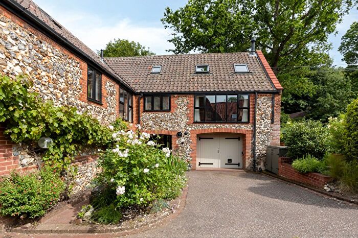 3 Bedroom Semi-Detached House For Sale In White Lion Road, Coltishall, Norwich, NR12
