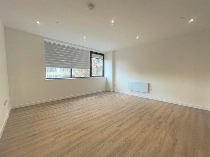 2 Bedroom Flat To Rent In Bunnian Place, Basingstoke, RG21