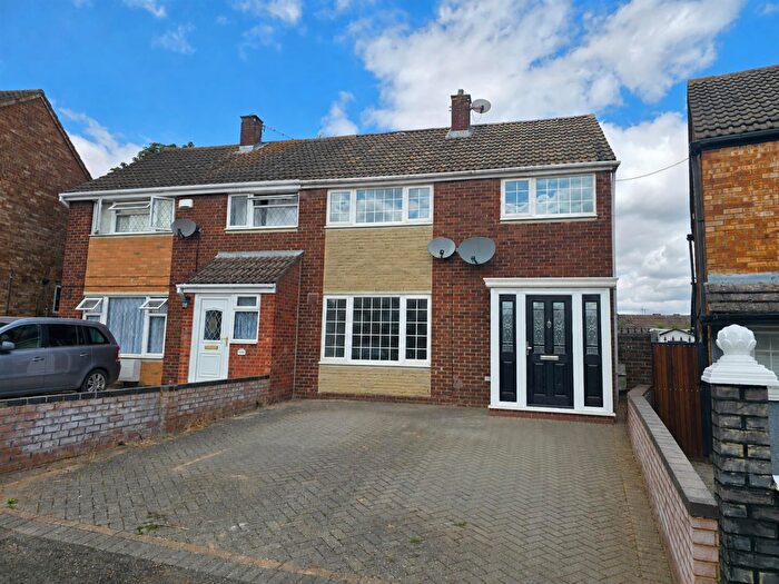 3 Bedroom Semi-Detached House For Sale In Middlesex Drive, Bletchley, Milton Keynes, MK3