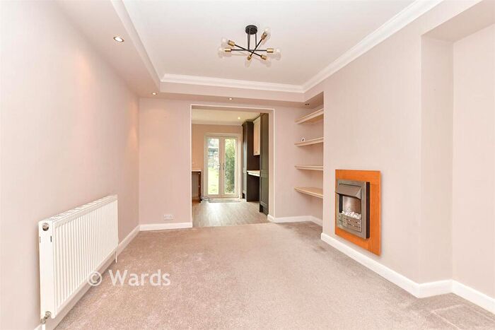 3 Bedroom Semi Detached House For Sale In London Road, Sittingbourne, Kent, ME10
