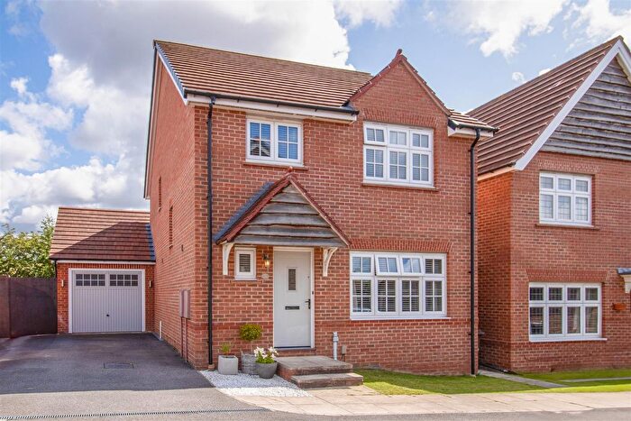 4 Bedroom Detached House For Sale In Eton Walk, Wakefield, WF1