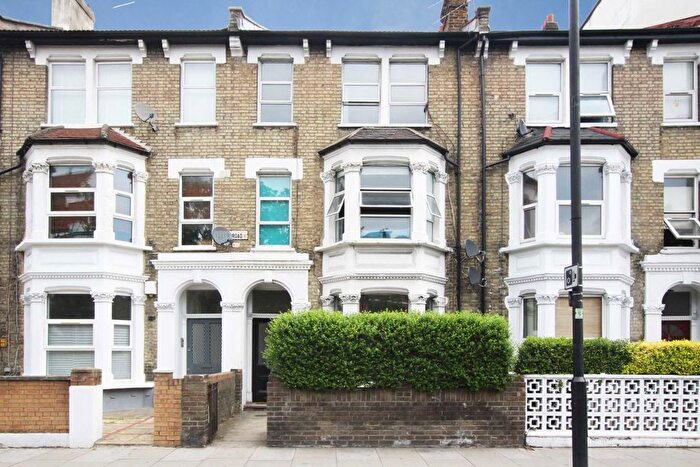 2 Bedroom Flat To Rent In Askew Road, Shepherds Bush, W12