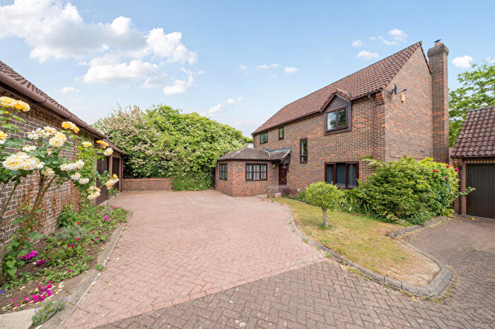 4 Bedroom Detached House For Sale In Highgrove Park, Maidenhead, SL6