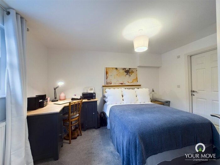 2 Bedroom Flat To Rent In High Street, Broadstairs, Kent, CT10