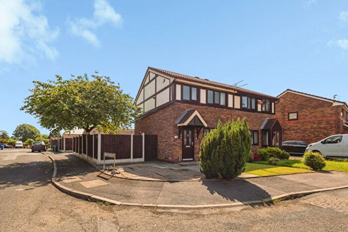 3 Bedroom Semi-Detached House For Sale In Willow Fold, Droylsden, Manchester, Greater Manchester, M43