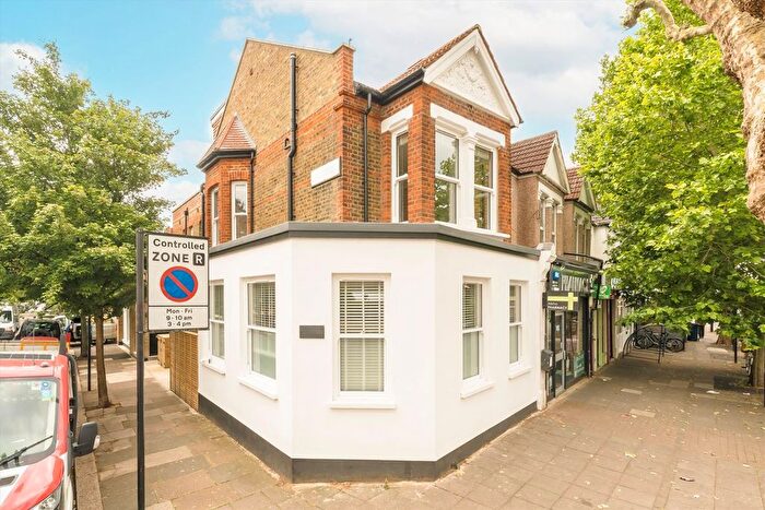 2 Bedroom Maisonette To Rent In Acton Lane, Chiswick, W4