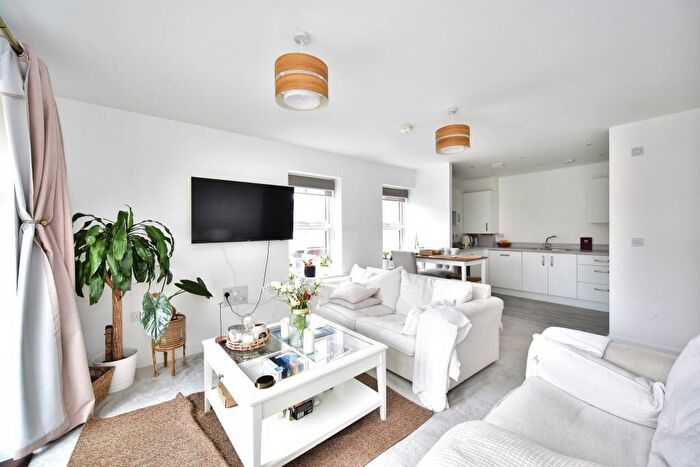 2 Bedroom Flat For Sale In Worrall Drive, Wouldham, Rochester, ME1