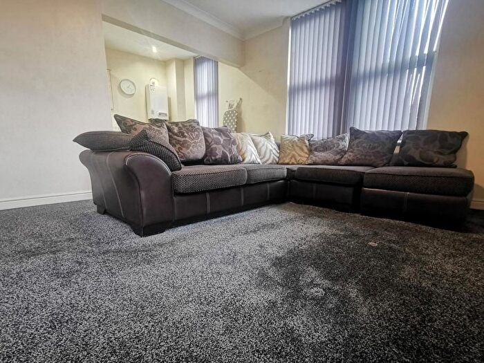 2 Bedroom Flat To Rent In Whingate, Armley, Leeds, LS12