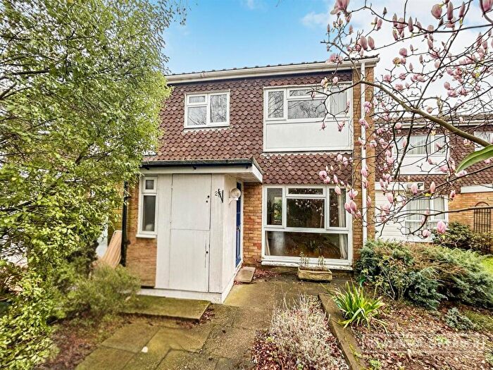 3 Bedroom Terraced House For Sale In Buckingham Gardens, Hurst Park, KT8