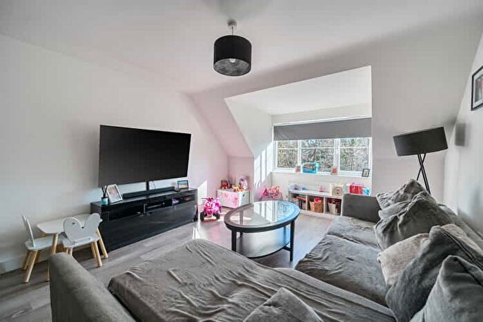 2 Bedroom Flat For Sale In Watermint Place, Bracknell, Berkshire, RG12