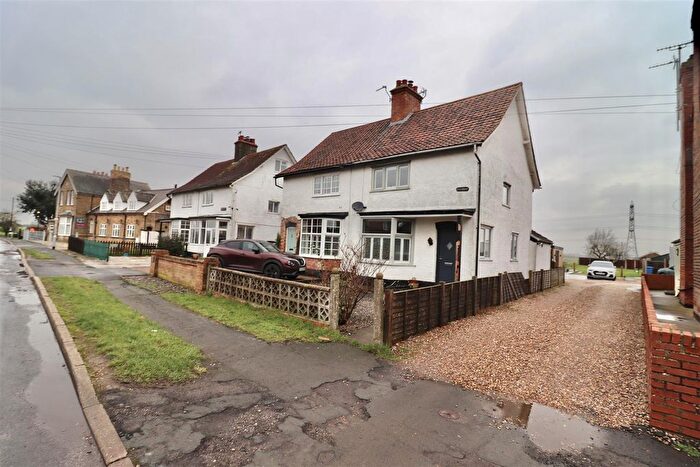 2 Bedroom Cottage For Sale In Main Street, Broomfleet, Brough, HU15