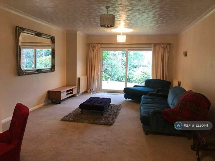 2 Bedroom Flat To Rent In Talbot Woods, Bournemouth, BH4