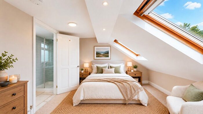 2 Bedroom Flat For Sale In Dancer Road, Richmond, TW9