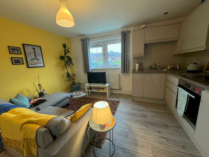 2 Bedroom Flat To Rent In Holborn Street, Leeds, West Yorkshire, LS6