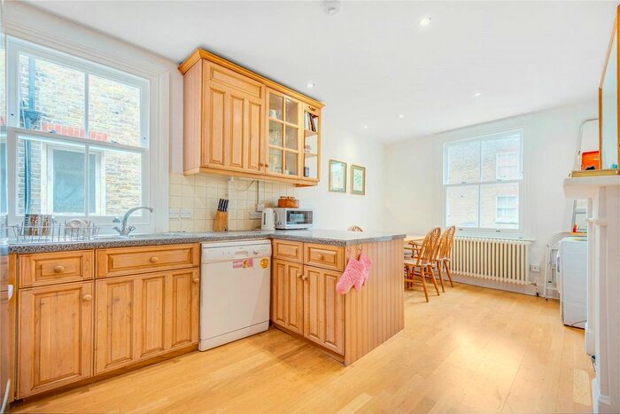 3 Bedroom Flat To Rent In Harbledown Road, London, SW6
