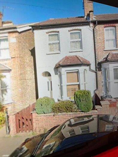 4 Bedroom End Terrace House To Rent In Strafford Road, Hounslow, TW3