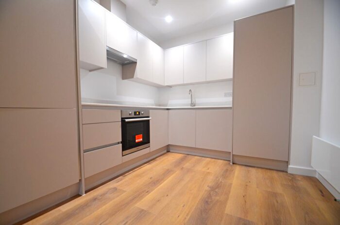 1 Bedroom Flat To Rent In The Causeway, Staines, TW18