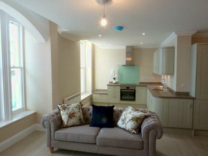 2 Bedroom Apartment To Rent In Clinton House, Clinton Terrace, NG7