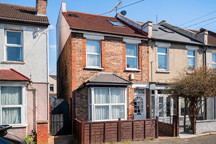 3 Bedroom End Of Terrace House For Sale In Wentworth Road, Croydon, CR0