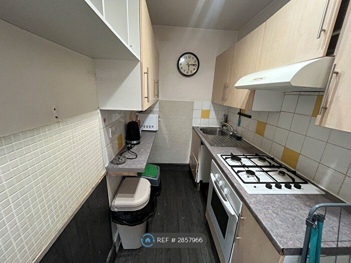 2 Bedroom Flat To Rent In Lambourne Road, Chigwell, IG7