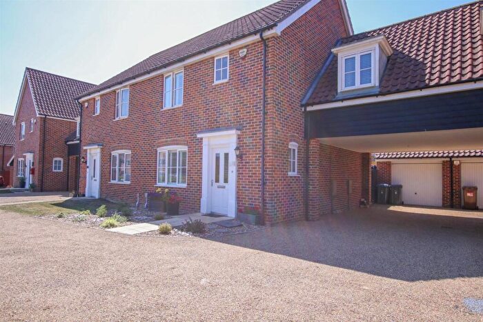3 Bedroom Semi-Detached House For Sale In Foxglove End, Leiston, IP16