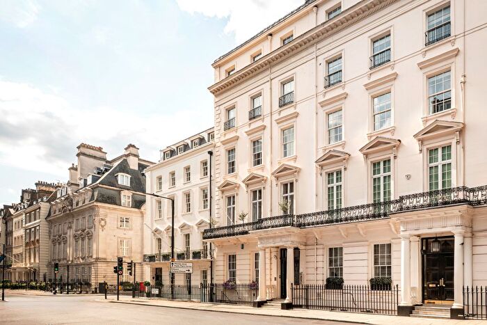 3 Bedroom Flat For Sale In Grosvenor Street, Mayfair, London, W1K