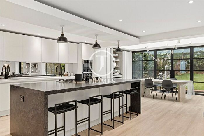 6 Bedroom Detached House For Sale In Edgeworth Crescent, London, NW4