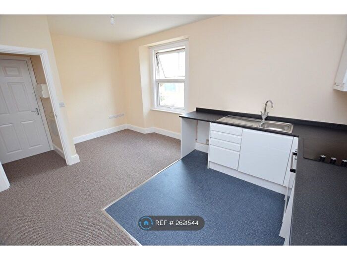 1 Bedroom Flat To Rent In Vestry Road, Street, BA16